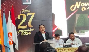 Ketua KPU Provinsi Papua Selatan, Theresia Mahuze sedang berikan sambutan – Surya Papua/Frans Kobun