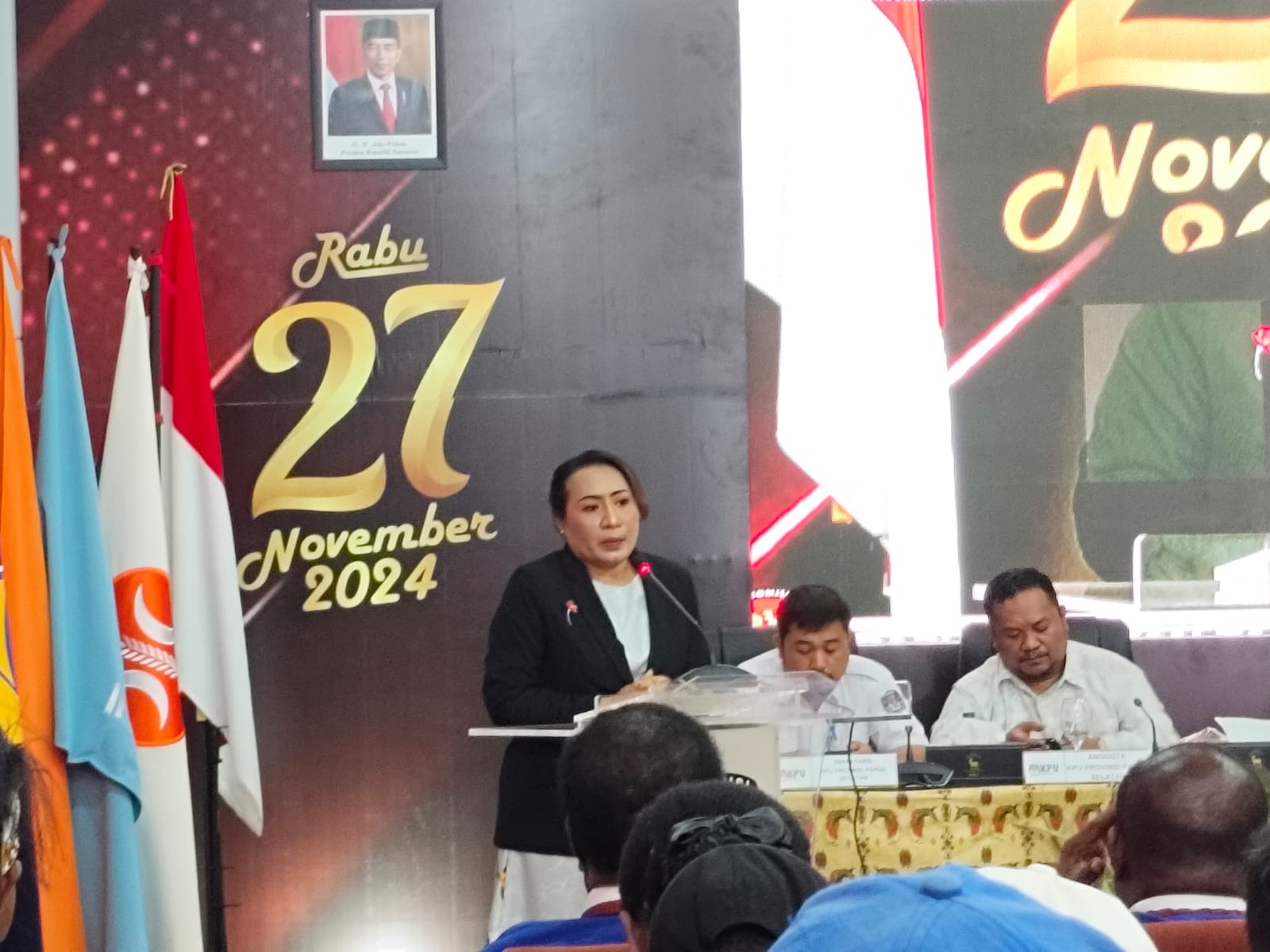 Ketua KPU Provinsi Papua Selatan, Theresia Mahuze sedang berikan sambutan – Surya Papua/Frans Kobun