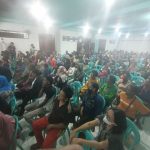 Ratusan masyarakat yang memadati salah satu ruangan untuk pertemuan bersama Ronmanus Mbaraka-Albertus Muyak, Bakal Calon Gubernur-Wakil Gubernur Paopua Selatan – Surya Papua/Frans Kobun