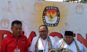 Bakal Calon Bupati-Wakil Bupati Merauke, Guntur Ohoiwutun-Prayogo saat di KPU sekaligus mendaftar – Surya Papua/IST