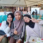 Tiga mahasiswi yang memberikan kesaksian secara langsung usai pertemuan bersama Bakal Calon Gubernur-Wakil Gubernur Papua Selatan, Romanus Mbaraka-Albert Muyak – Surya Papua/Frans Kobun