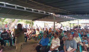 Calon Gubernur Papua Selatan, Romanus Mbaraka sedang lakukan kampanye terbatas bersama seratusan masyarakat – Surya Papua/Frans Kobun