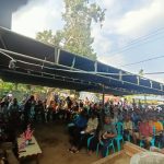 tamat 3 Seratusan masyarakat sedang dengar arahan Calon Gubernur Paoua Selatan, Romanus Mbaraka – Surya Papua/Frans Kobun