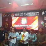 Keterangan pers yang disampaikan Ketua KPU Provinsi Papua Selatan, Thgeresia Mahuze kepada sejumlah wartawan – Surya Papua/Frans Kobun