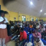 Calon Gbernur Papua Selatan, Romanus Mbaraka sedang berdialog dengan ratusan masyarakat di Bade, Distrik Edera- Surya Papua/Frans Kobun