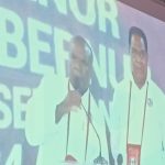dongkrak 1 Calon Gubernur-Wakil Gubernur Papua Selatan, Ronanus Mbaraka-Albert Muyak saat debat semalam – Surya Papua/Frans Kobun