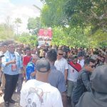 Masyarakat Mappi ketika sedang menjemput Calon Gubernur Papua Selatan, Romanus Mbaraka- Surya Papua/Frans Kobun