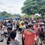 kepi satu Ribuan masyarakat Mappi saat menyambut kedatangan Calon Gubernur Papua Selatan, Romanus Mbaraka- Surya Papua/Frans Kobun