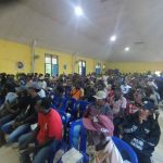 Ratusan masyarakat dari sejumlah kampung di Distrik Edera, Kabupaten Mappi sedang dengar arahan Calon Gubernur Papua Selatan, Romanus Mbaraka – Surya Papua/Frans Kobun