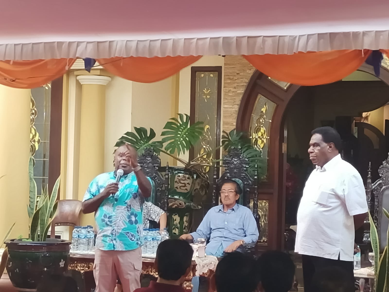 Calon Gubernur Papua Selatan, Romanus Mbaraka sedang bicara- Surya Papua/Frans Kobun