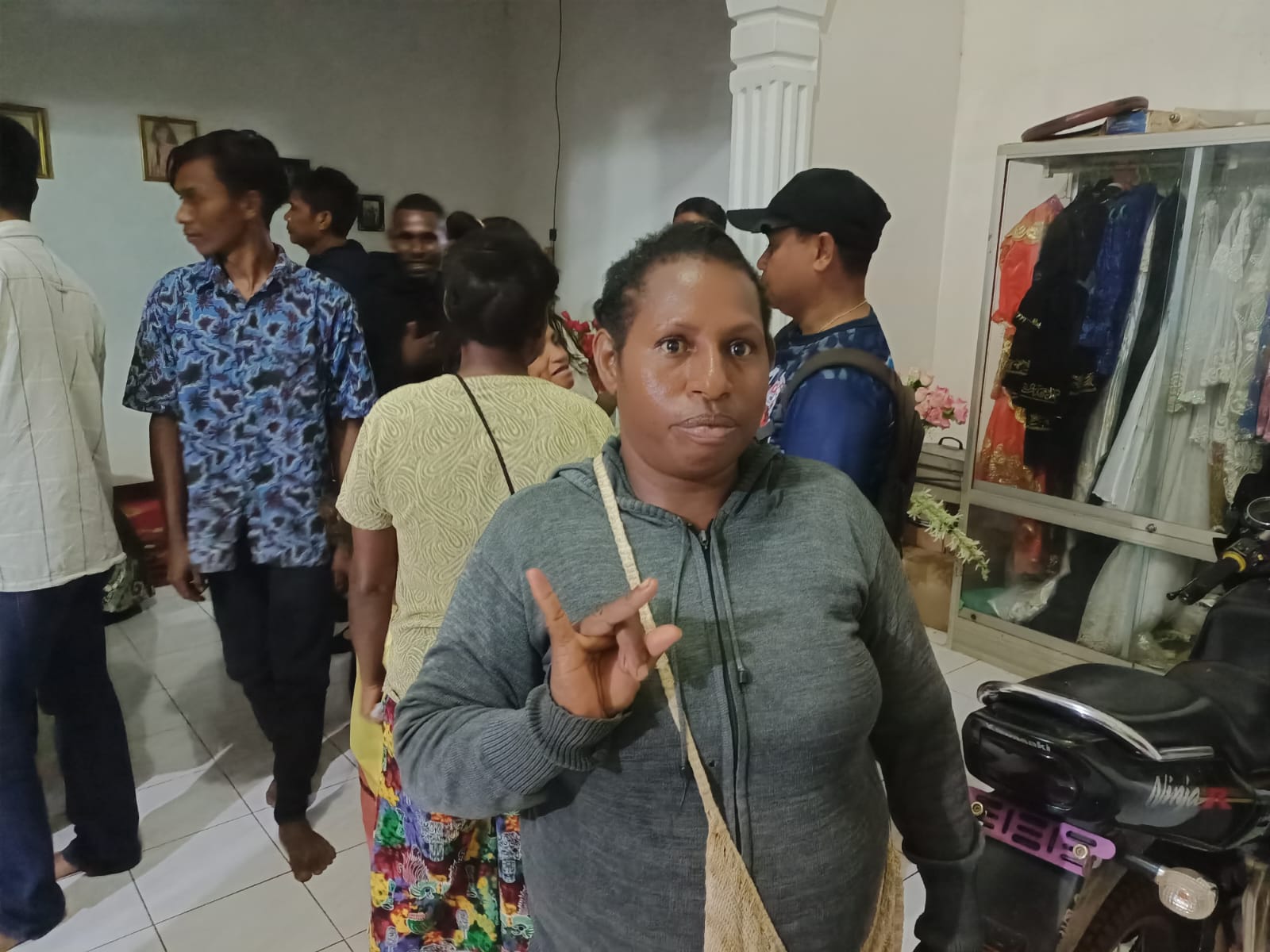 Mama Martha Maita, warga Kampung Bonggaya, Distrik Elikobel – Surya Papua/Frans Kobun