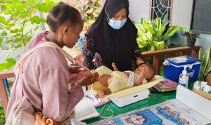 Kegiatan posyandu yang dilakukan TSE Group kepada anak-anak untuk mencegah stunting – Surya Papua/IST