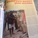Bupati Merauke, Romanus Mbaraka ketika bertelanjang kaki saat melakukan kunjungan ke kampung-kampung – Surya Papua/Frans Kobun