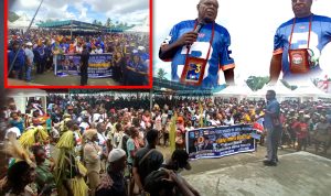 Lautan manusia di Lapangan Trikora Tanah merah, Kabupaten Boven Digoel saat Calon Gubernur-Wakil Gubernur Papua Selatan, Romanus Mbaraka-Albert Muyak melakukan kampanye – Surya Papua/Frans Kobun
