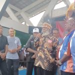 Tokoh Adat Boven Digoel, Kasimirus Awe sedang bicara- Surya Papua/Frans Kobun