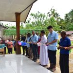 Pengguntingan pita oleh perwakilan TSE Group bersama Pastor Antonius serta perwakilan masyarakat – Surya Papua/IST