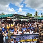 Ribuan masyarakat Boven Digoel yang memadati Lapangan Trikora-Tanah Merah, Kabupaten Boven Digoel – Surya Papua/Frans Kobun