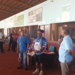 Foto Calon Gubernur Papua Selatan, Romanus Mbaraka bersama karyawan PT Inocin – Surya Papua/Frans Kobun