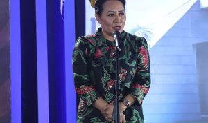 Ketua KPU Provinsi Ppaua Selatan, Theresia Mahuze sedang berikan sambutan – Surya Papua/IST
