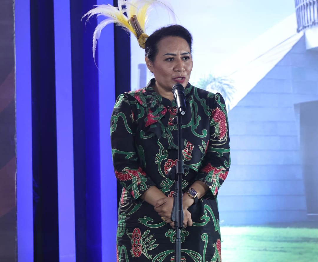 Ketua KPU Provinsi Ppaua Selatan, Theresia Mahuze sedang berikan sambutan – Surya Papua/IST