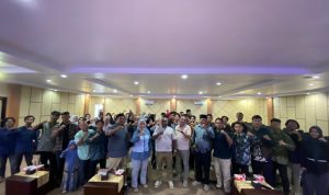 Foto bersama Bupati Merauke, Romanus Mbaraka usai kegiatan – Surya Papua/IST
