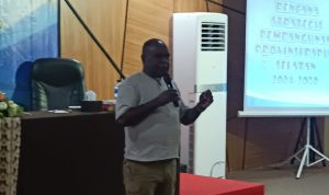 Bupati Merauke, Romanus Mbaraka sedang bicara – Surya Papua/Frans Kobun