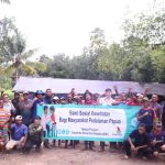 Foto bersama pihak perusahan bersama masyarakat Kampung Mungge usai kegiatan pelayanan kesehatan – Surya Papua/IST