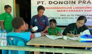 Pelayanan kesehatan oleh PT Dongin Prabhawa kepada masyarakat di Kampung Banamepe- Surya Papua/IST