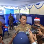 Penjabat Gubernur Papua Selatan, Rudy Sufahriadi sedang memberikan keterangan pers kepada sejumlah wartawan- Surya Papua/IST