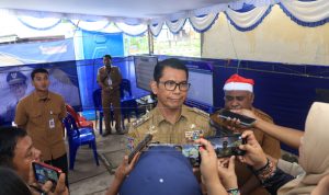 Penjabat Gubernur Papua Selatan, Rudy Sufahriadi sedang memberikan keterangan pers kepada sejumlah wartawan- Surya Papua/IST