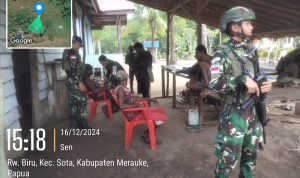 Pelayanan kesehatan oleh prajurit TNI kepada masyarakat di Kampung Rawa Biru, Distrik Sota, Kabupaten Merauke – Surya Papua/IST