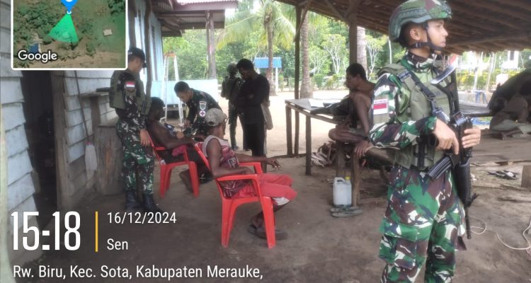 Pelayanan kesehatan oleh prajurit TNI kepada masyarakat di Kampung Rawa Biru, Distrik Sota, Kabupaten Merauke – Surya Papua/IST