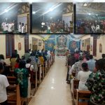 Ratusan umat yang mengikuti perayaan misa tutup tahun di Gereja Santa Theresia Buti – Surya Papua/Frans Kobun