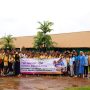 Foto bersama TSE Group bersama para suster (biarawati) serta siswa-siswi SMPN 7 Camp 19- Surya Papua/IST