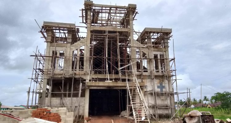 Progres pembangunan Gereja Katolik di SP-3, Distrik Tanah Miring, Kabupaten Merauke – Surya Papua/Frans Kobun