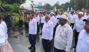 Gubernur-Wakil Gubernur Papua Selatan, Apolo Safanpo-Paskalis Imadawa bersama kepala daerah lain sedang mengikuti gladi bersih untuk persiapan pelantikan besok- Surya Papua/IST