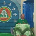 Pastor Pius Oematan sedang berikan sepata dua kata di dalam gereja – Surya Papua/Frans Kobun