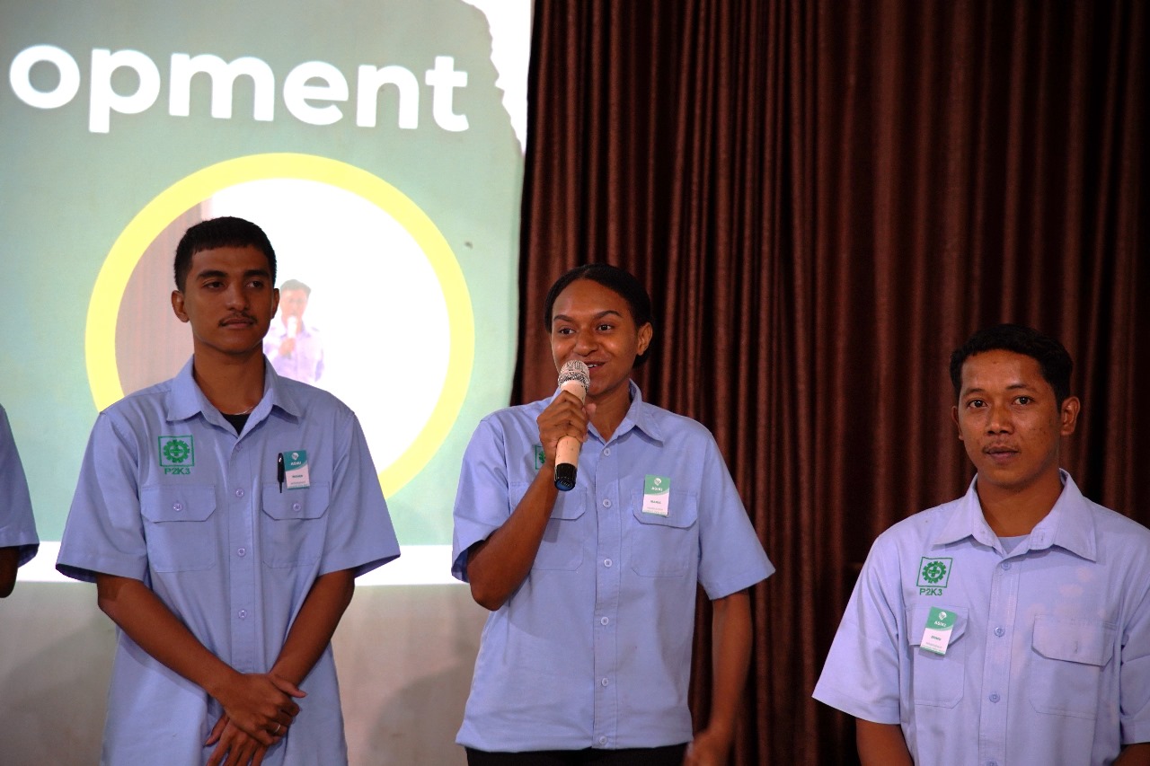 Maria Polanda sedang menyampaikan kesan-kresannya usai mengikuti workshop TSE Group – Surya Papua/IST