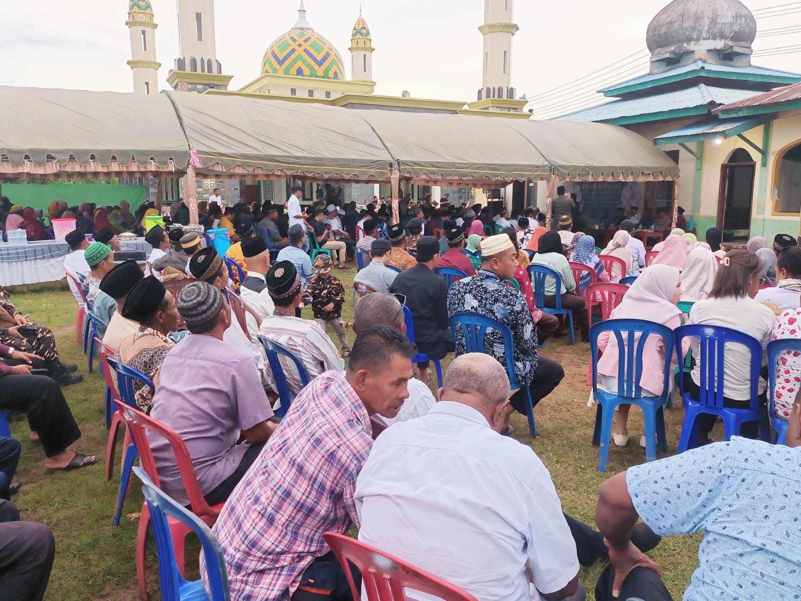 Umat Islam di Kampung Yasa Mulya yang mengikuti Safari Ramadan bersama – Surya Papua/Frans Kobun