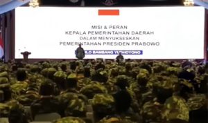 Bupati Merauke, Yoseph Bladib Gebze saat sedang bicara di podium dalam kegiatan retreat di Magelang – Surya Papua/IST