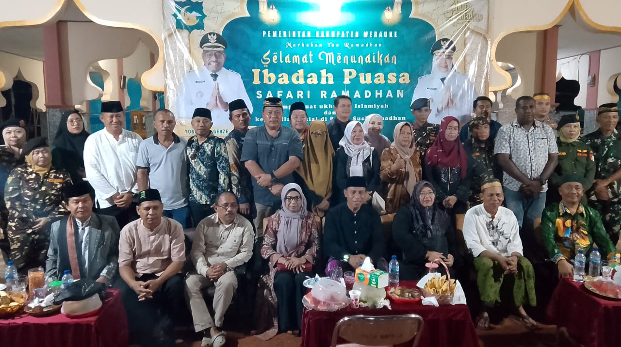 Foto bersama masyarakat usai kegiatan Safari Ramadhan di Kampung Sipias, Distrik Elikobel – Surya Papua/Frans Kobun