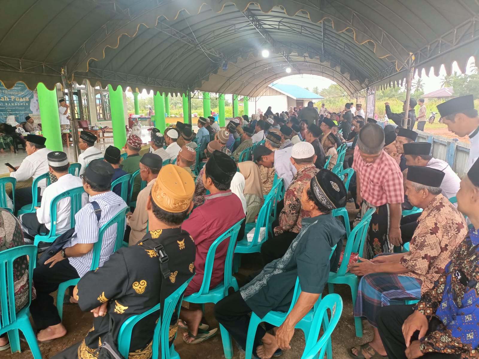 Ratusan masyarakat di Kampung Telaga Sari mengikuti Safari Ramadhan – Surya Papua/Frans Kobun