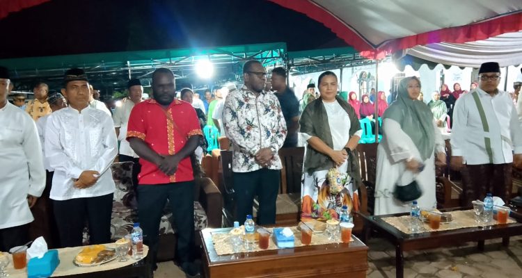 Bupati Merauke, Yoseph Bladib Gebze bersama Ketua DPRD Merauke menghadiri peringatan Nuzulul Qu’ran di Kampung Semangga Jaya- Surya Papua/IST