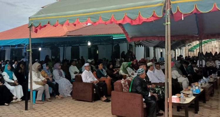 Ratusan masyarakat Kampung Semangga Jaya yang memadati halaman Masjid Baitul Rahim mengikuti Safari Ramadhan 1446 H- Surya Papua/Frans Kobun