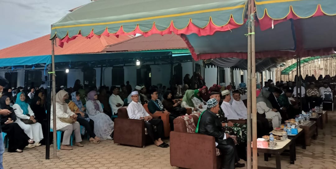 Ratusan masyarakat Kampung Semangga Jaya yang memadati halaman Masjid Baitul Rahim mengikuti Safari Ramadhan 1446 H- Surya Papua/Frans Kobun