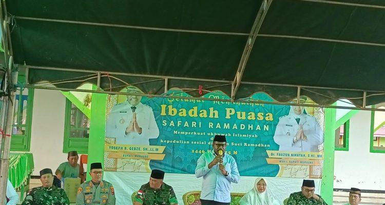 Bupati Merauke, Yoseph Bladib Gebze sedang memberikan sambutan pada kegiatan Safari Ramadhan- Surya Papua/Frans Kobun