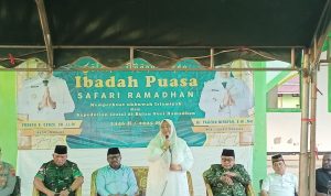 Wakil Bupati Merauke, Fauzun Nihayah sedang memberikan sambutan pada Safari Ramadhan – Surya Papua/Frans Kobun