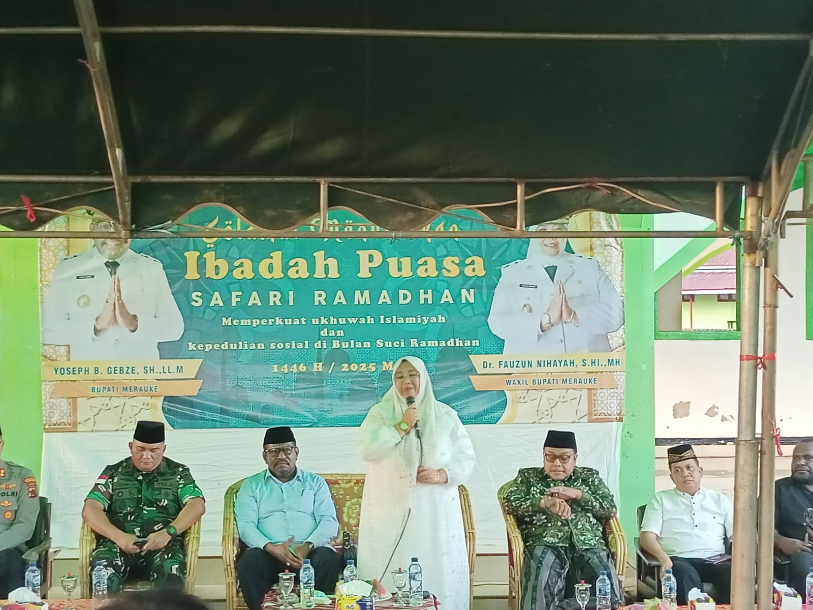 Wakil Bupati Merauke, Fauzun Nihayah sedang memberikan sambutan pada Safari Ramadhan – Surya Papua/Frans Kobun