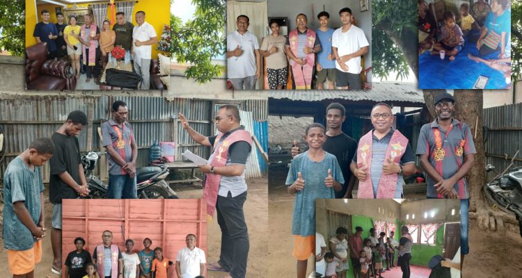 Kegiatan pelayanan Pastor Simon Petrus Matruti dengan umat dari rumah ke rumah, termasuk lingkungan – Surya Papua/IST