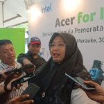 Wabup Merauke, Fauzun Nihayah berikan keterangan pers kepada sejumlah wartawan – Surya Papua/Frans Kobun